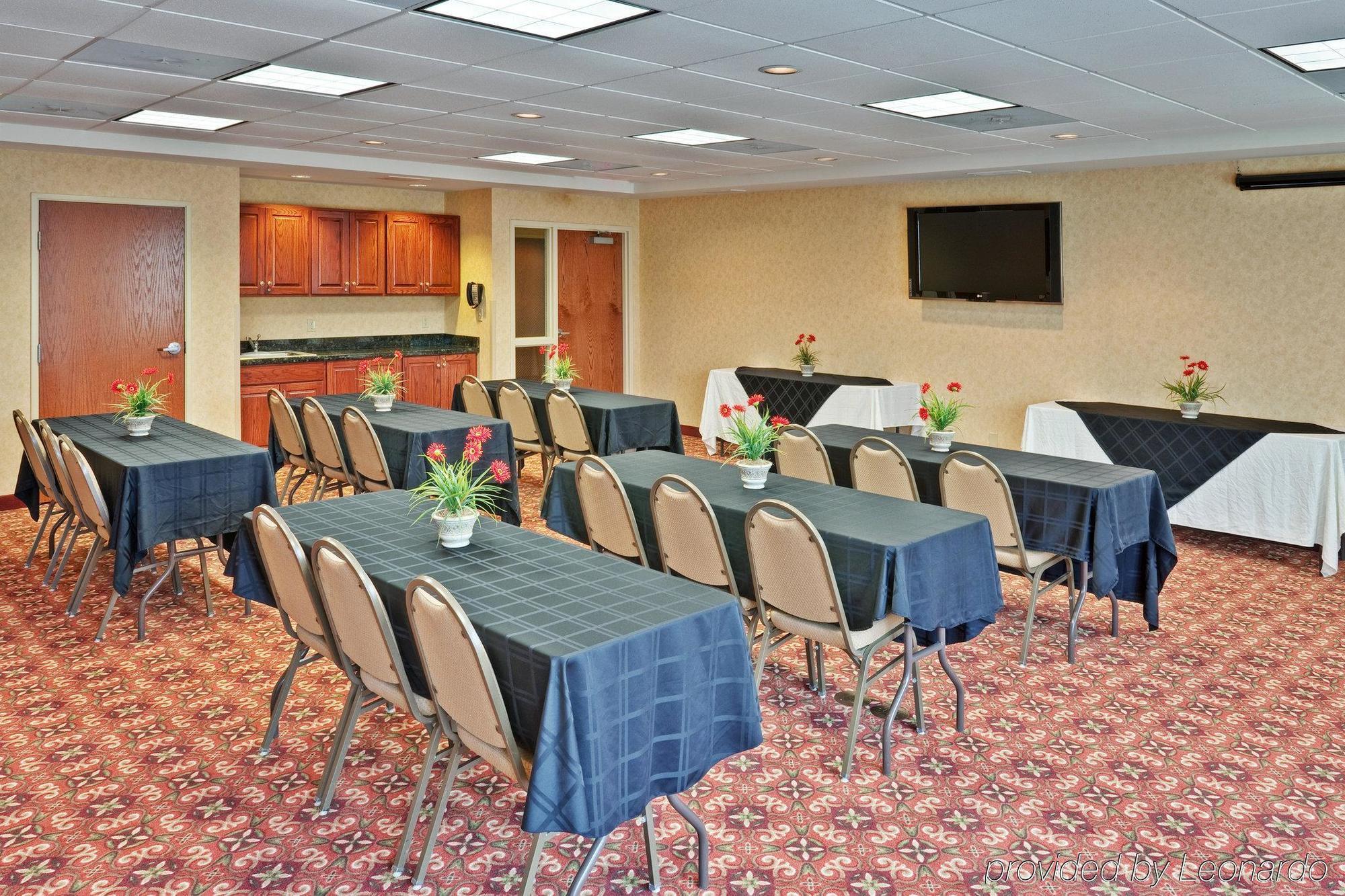 Holiday Inn Express & Suites Sparta מתקנים תמונה
