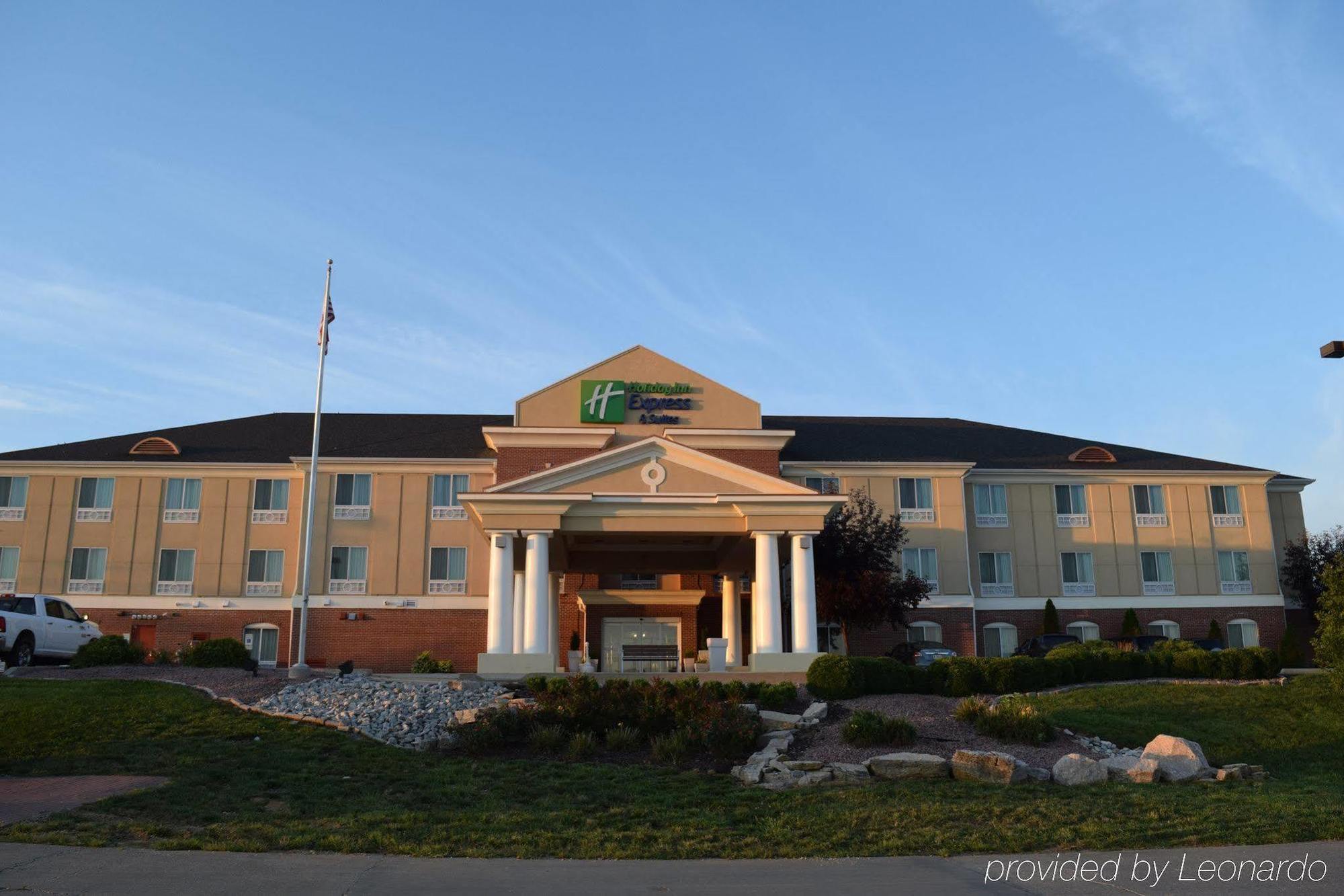 Holiday Inn Express & Suites Sparta מראה חיצוני תמונה
